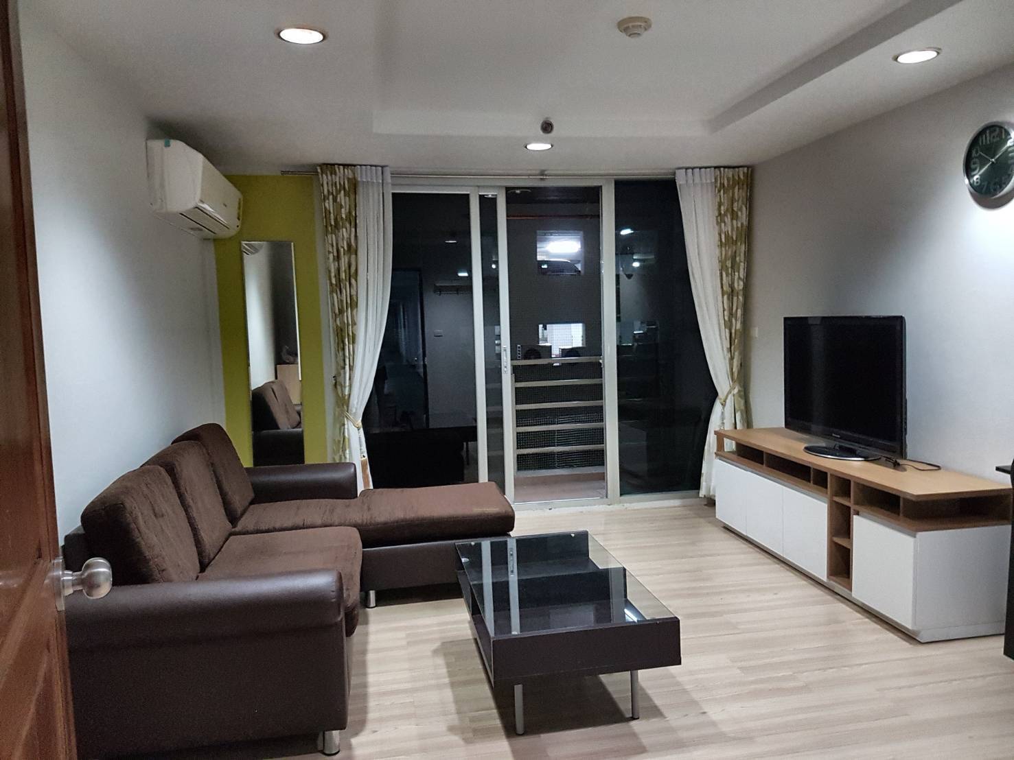 (เดอะ มาสเตอร์ สาทร เอ็กคิวซีฟ) ห้องนั่งเล่น.jpg