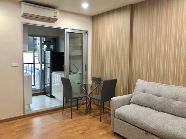 (เดอะ เพรสซิเดนท์ สาทร-ราชพฤกษ์ 3) ห้องนั่งเล่น.jpg