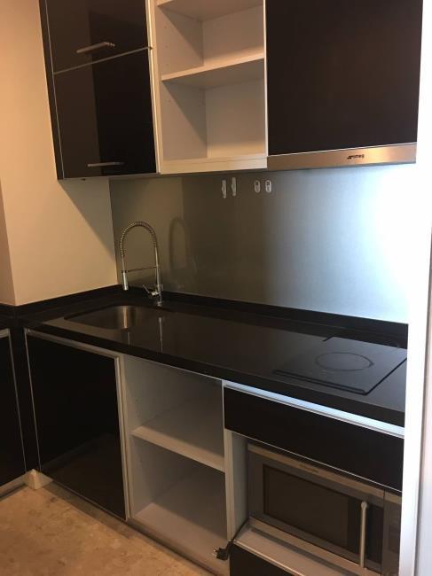 The Crest Sukhumvit 34 ครัว.jpg