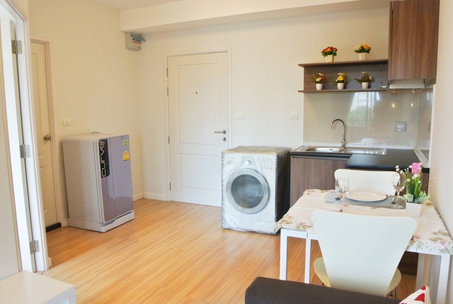 (624 คอนโดเลต รัชดา 36) บริเวรในห้อง.jpg