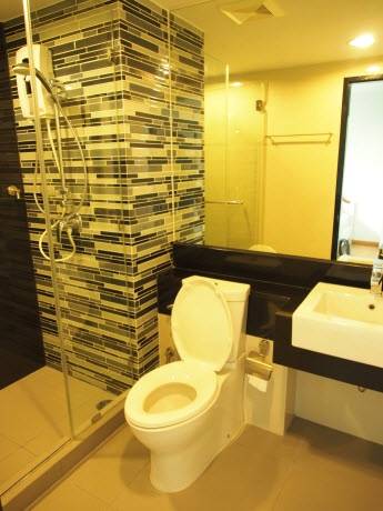 แบงค์คอก เฟ'ลิซ สุขุมวิท 69  ห้องน้ำ..jpg