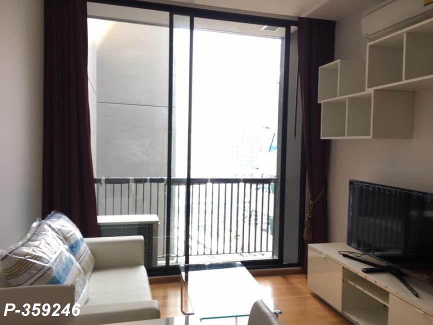 Noble Revo Silom  ระเบียง.jpg