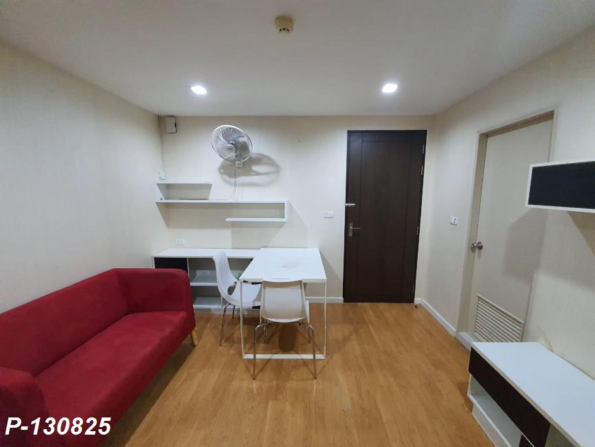 Casa Condo Ratchada Thapra โซฟา โตีะอาหาร.jpg