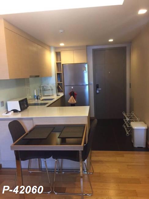 Via Botani  ครัว โต๊ะอาหาร.jpg