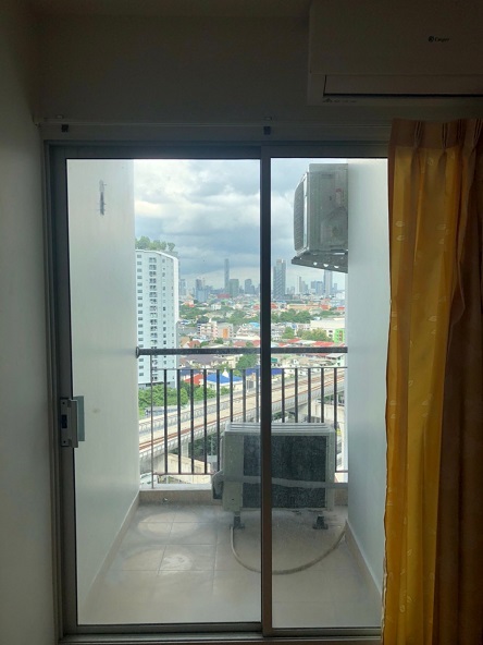 (ซิตี้ โฮม สี่แยกท่าพระ) ระเบียง.jpg