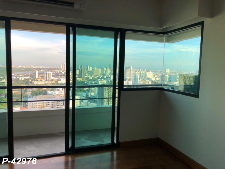 Sathorn Gardens มุมระเบียง.jpg