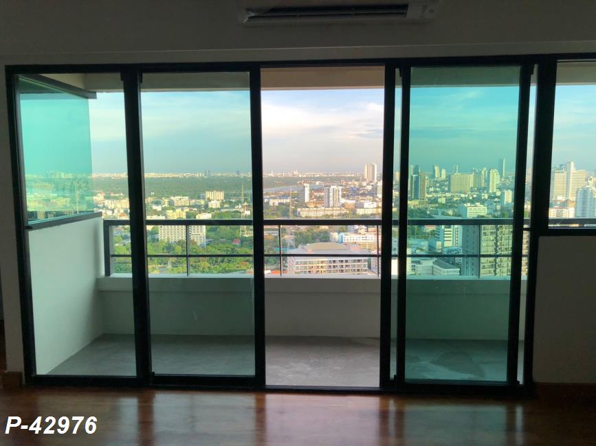 Sathorn Gardens ระเบียง.jpg