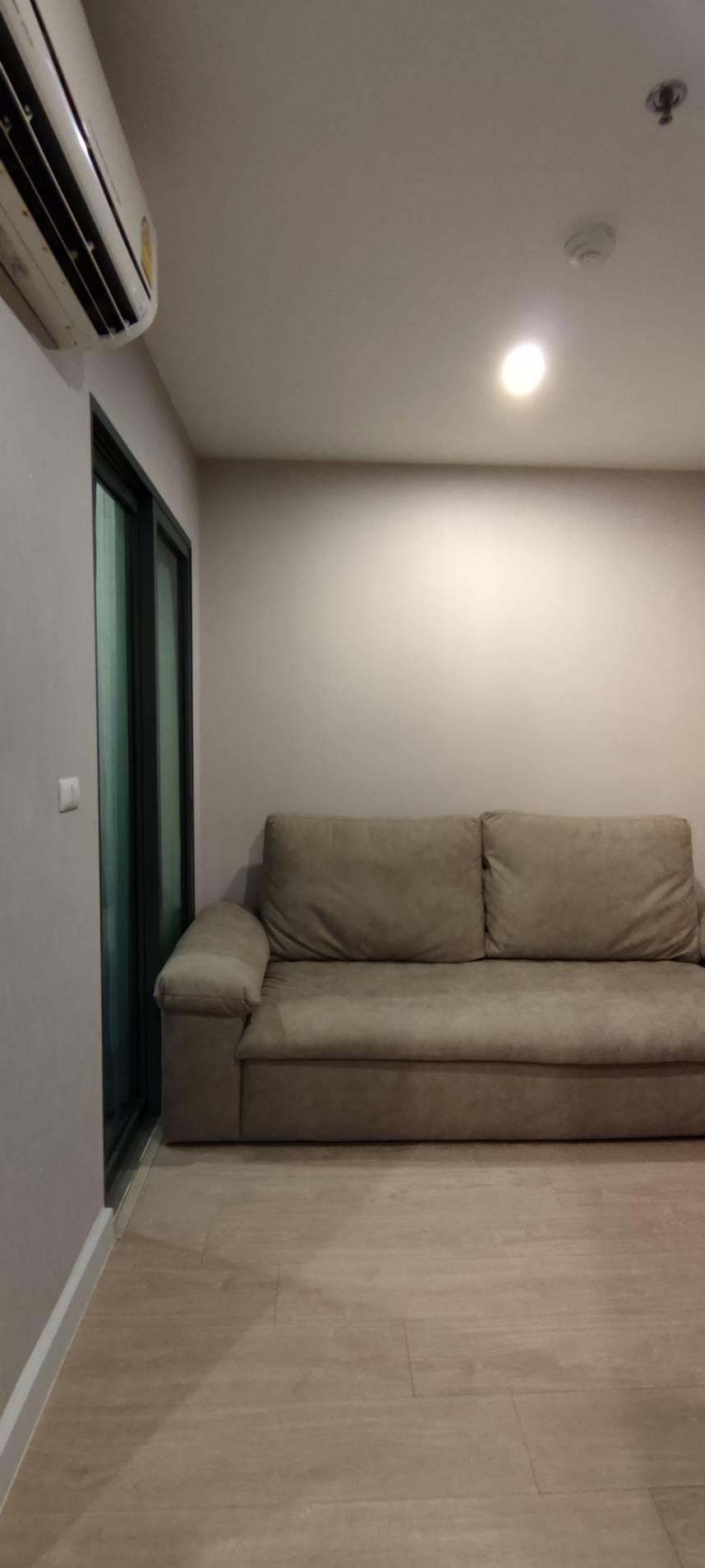 (เมโทร สกาย ประชาชื่น) โซฟา.jpg