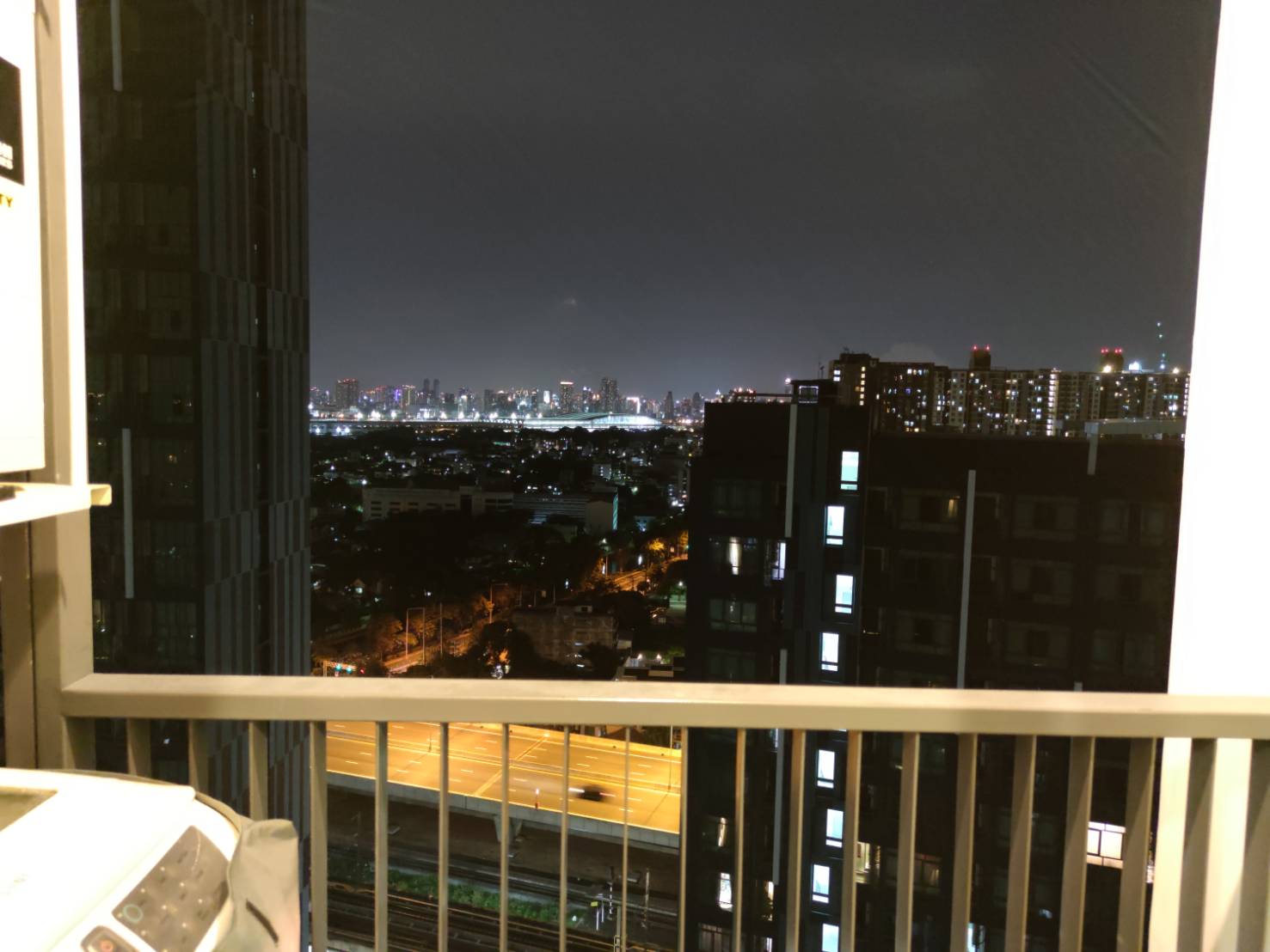 (เมโทร สกาย ประชาชื่น) ระเบียง (2).jpg