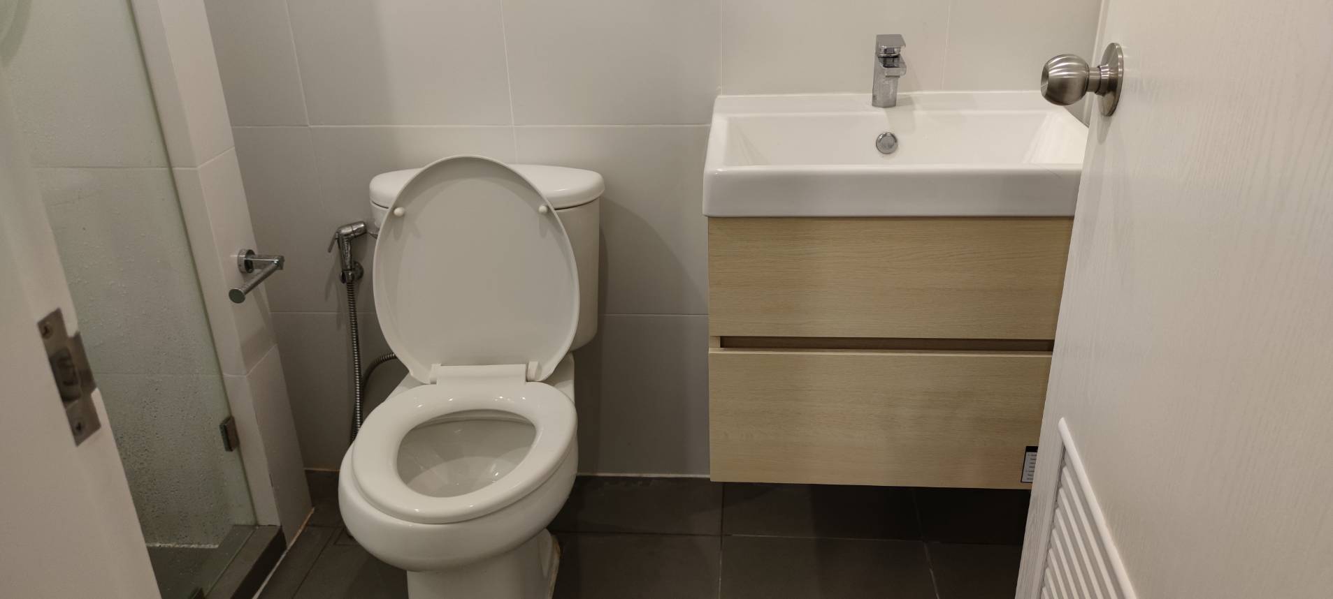 (เมโทร สกาย ประชาชื่น) ห้องน้ำ.jpg