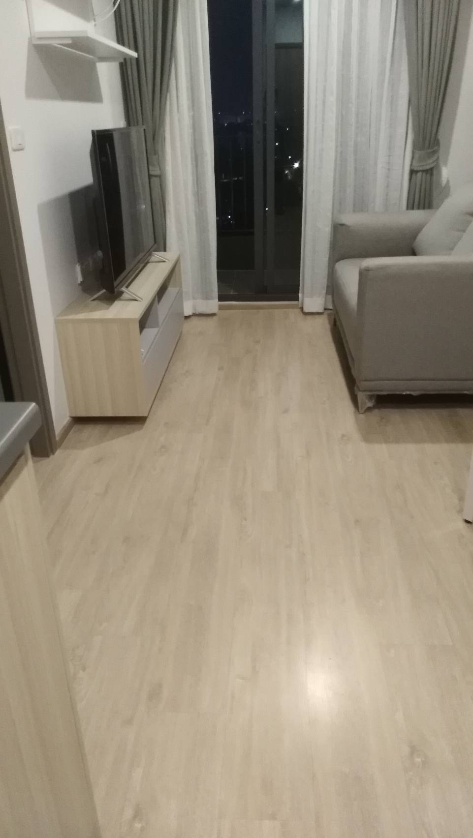 IDEO O2 โซฟา ทีวี.jpg