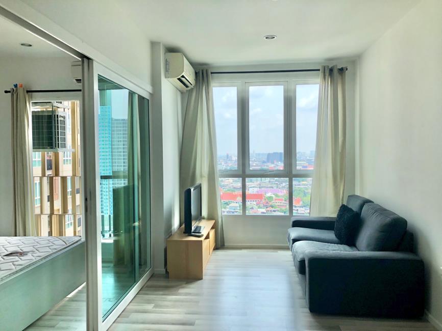 The Key Sathorn-Ratchapruek โซฟา ทีวี.jpg