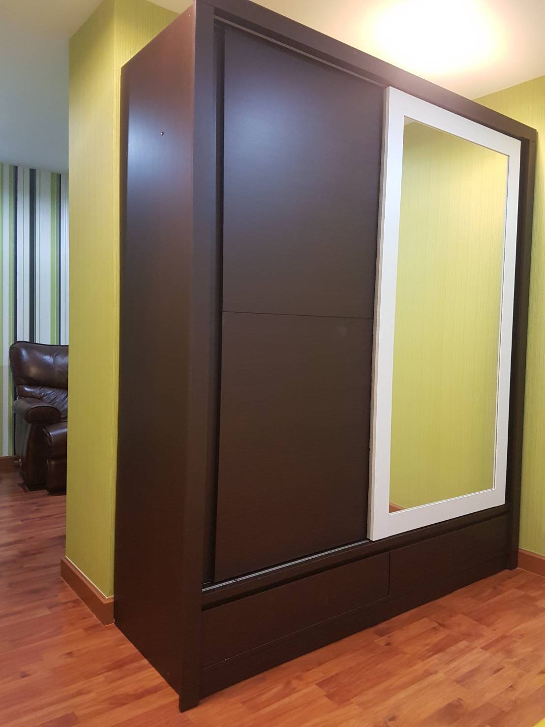 (แบงค์คอก ฮอไรซอน รามคำแหง) ตู้เสื้อผ้า.jpg