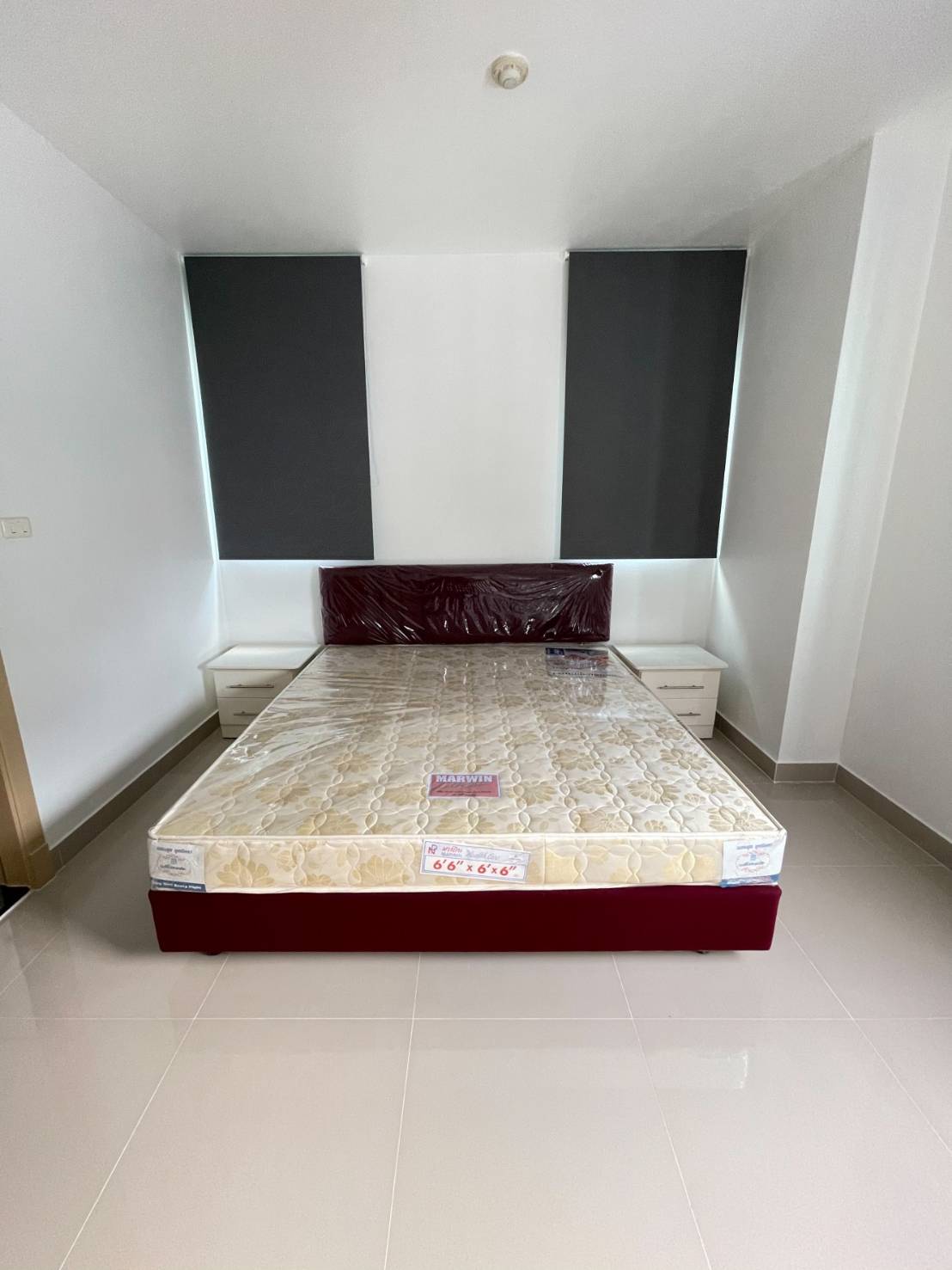 (ไลฟ์ แอท สาทร 10) เตียงนอน.jpg