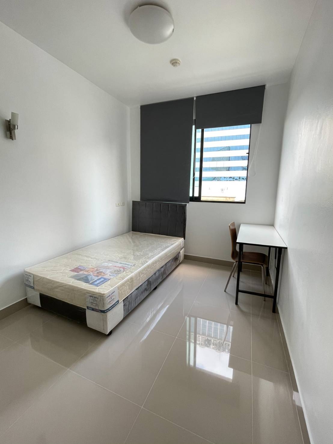 (ไลฟ์ แอท สาทร 10) เตียงเล็ก.jpg