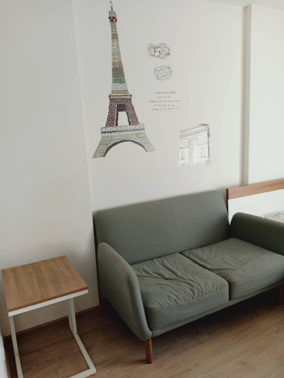 Elio Condo Sukhumvit 64  โซฟา.jpg