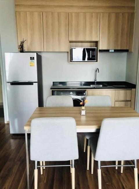 Noble Revolve Ratchada 2 ครัว.jpg