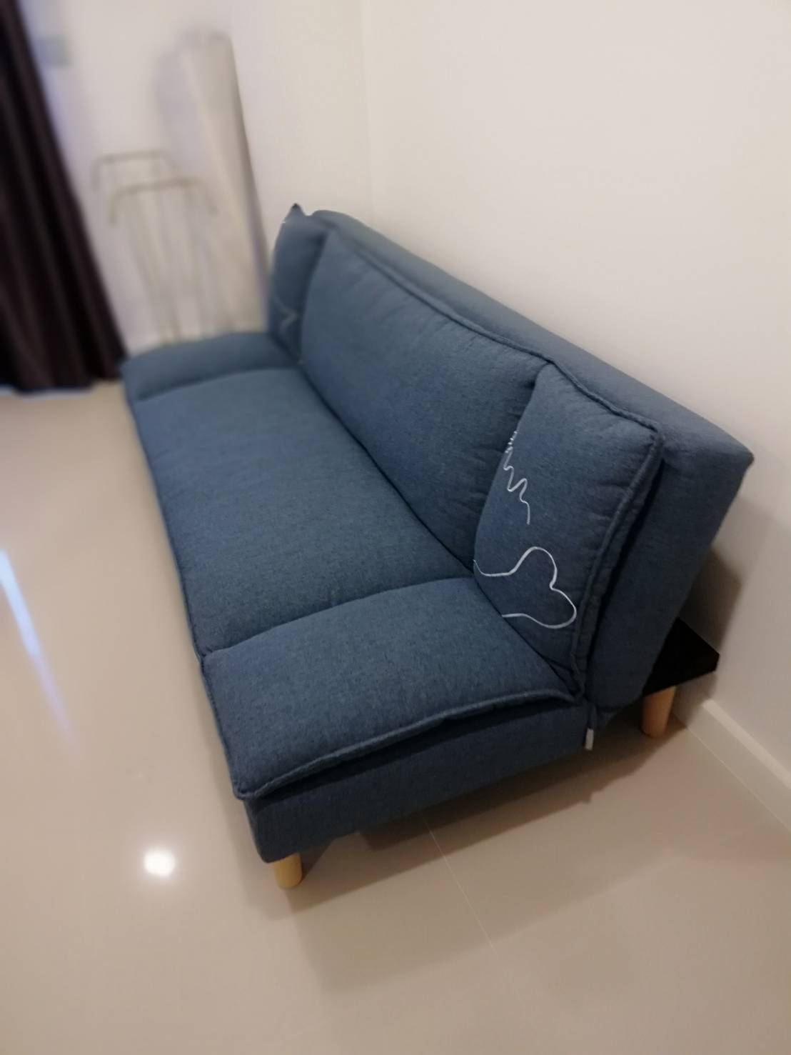 The Series Udomsuk โซฟา.jpg