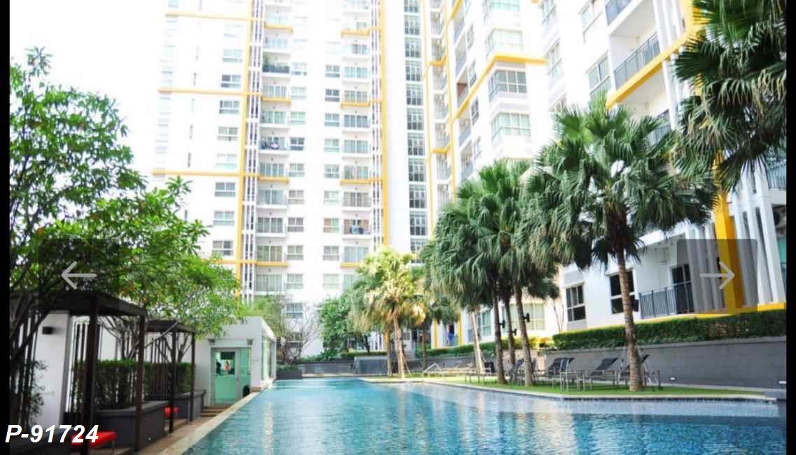 The Parkland Taksin-Thapra สระว่ายน้ำ..jpg