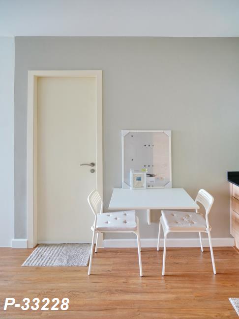 Circle Condominium โต๊ะอาหาร.jpg