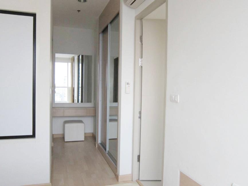 Ideo Mix Phaholyothin ตู้เสื้อผ้า.jpg