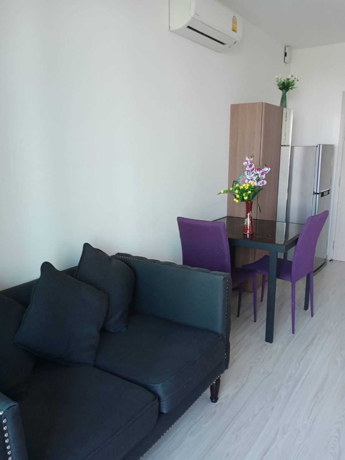 Ideo Mobi Sukhumvit Eastgate โซฟา.jpg