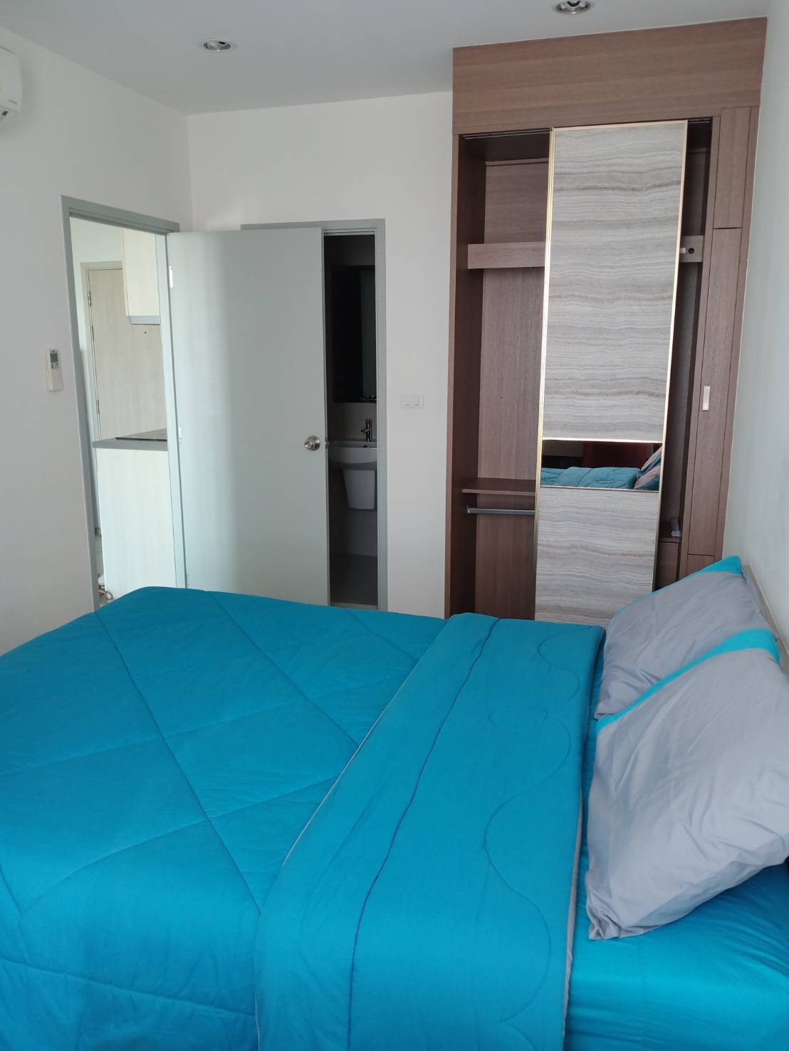 Ideo Mobi Sukhumvit Eastgate เตียงนอน.jpg