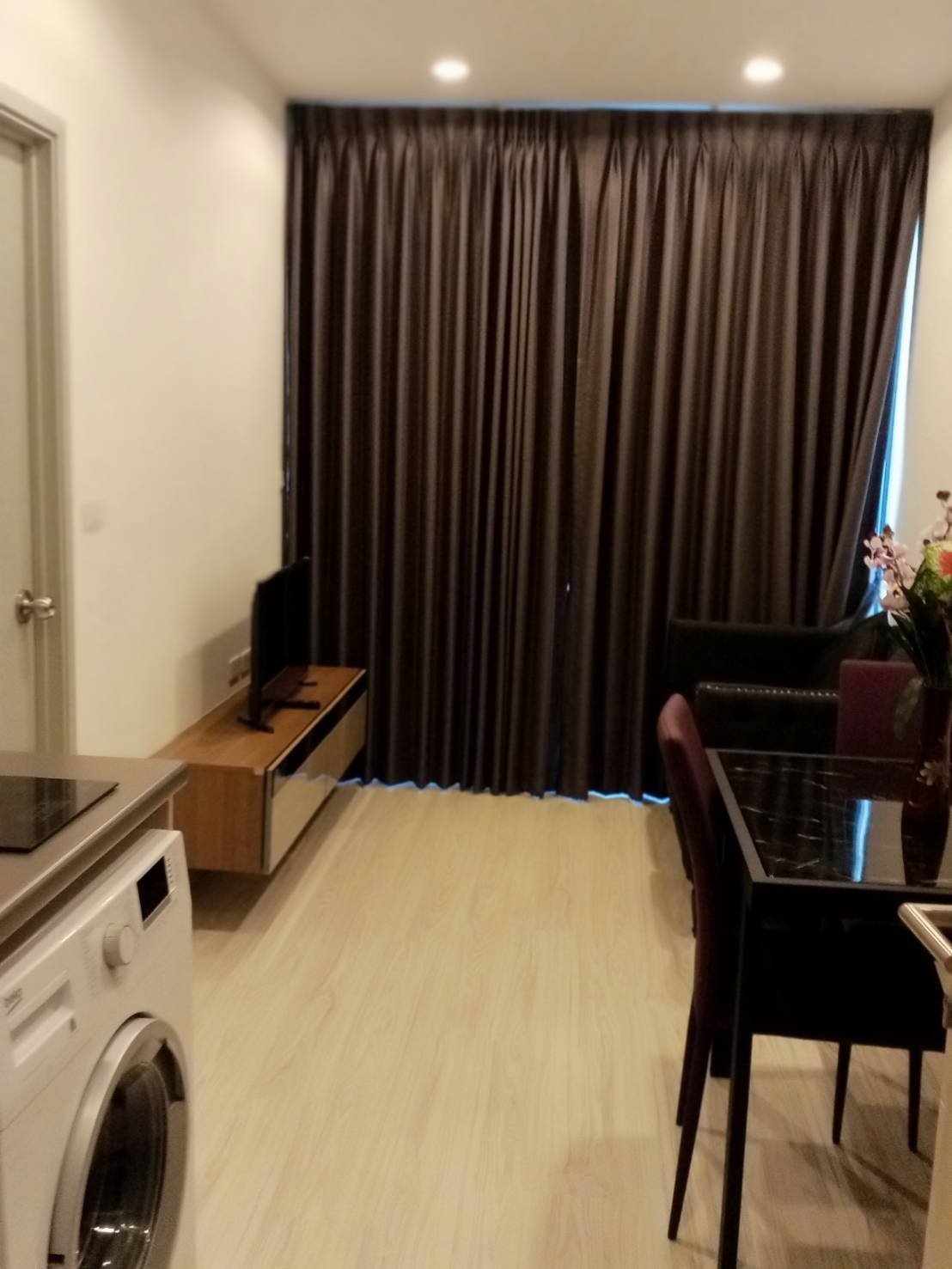 Ideo Mobi Sukhumvit Eastgate ทีวี  เครื่องซักผ้า.jpg