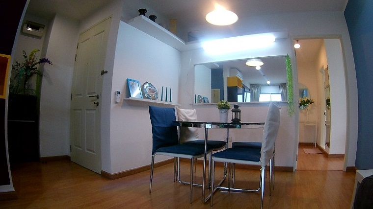 (ยู ดีไลท์ แอท จตุจักร สเตชั่น) โต๊ะกินข้าว.jpg