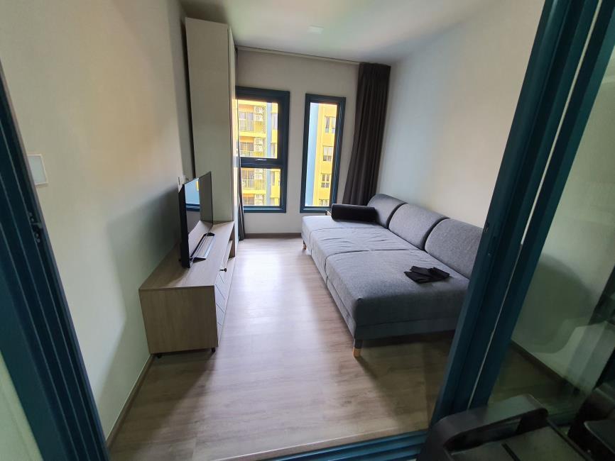 THE BASE Sukhumvit 50 ทีวี โซฟา.jpg