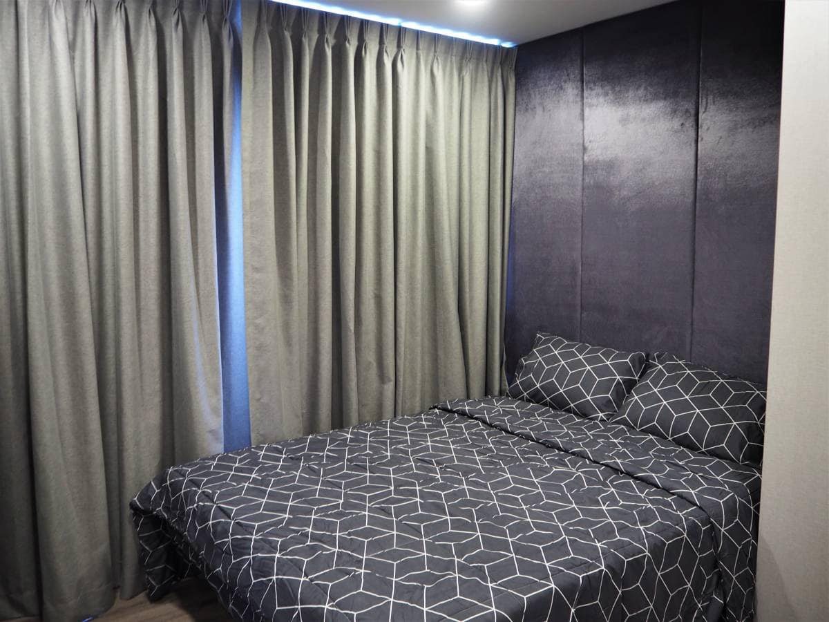 (บราวน์ คอนโด ห้วยขวาง) ผ้าม่าน.jpg