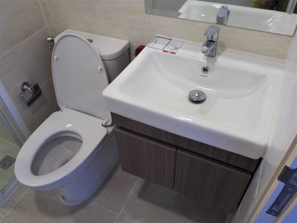 (บราวน์ คอนโด ห้วยขวาง) ห้องน้ำ.jpg