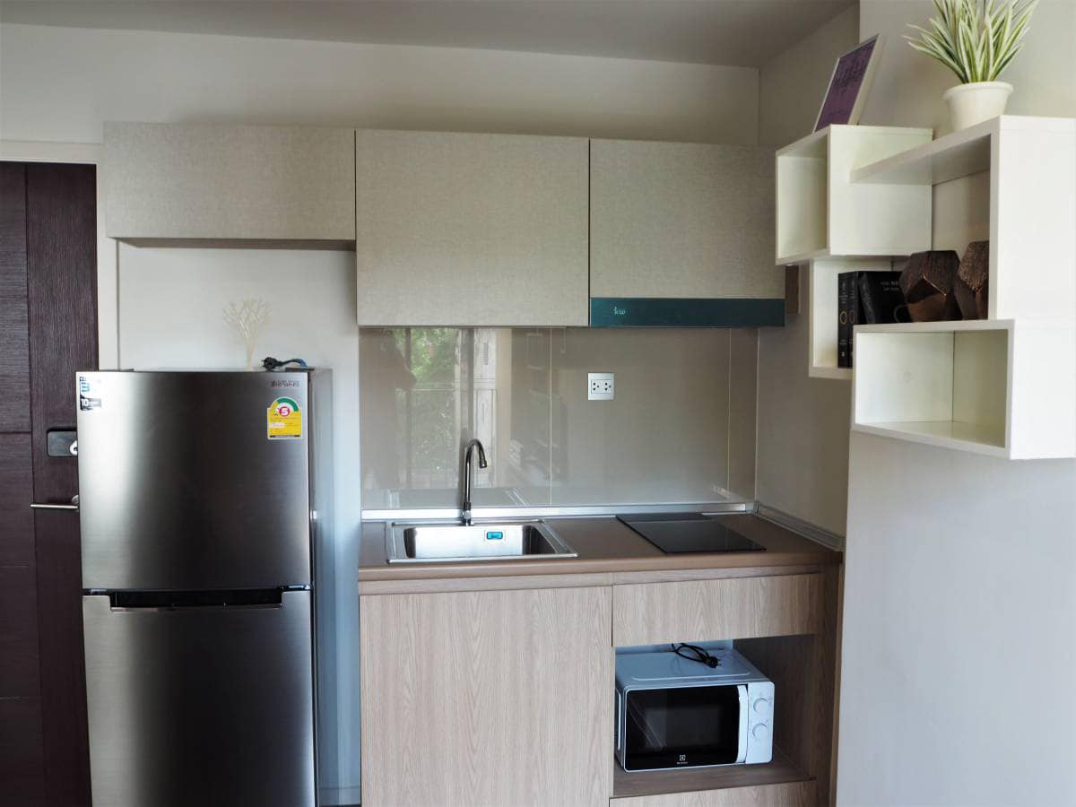 (บราวน์ คอนโด ห้วยขวาง) เคาน์เตอร์ครัว.jpg