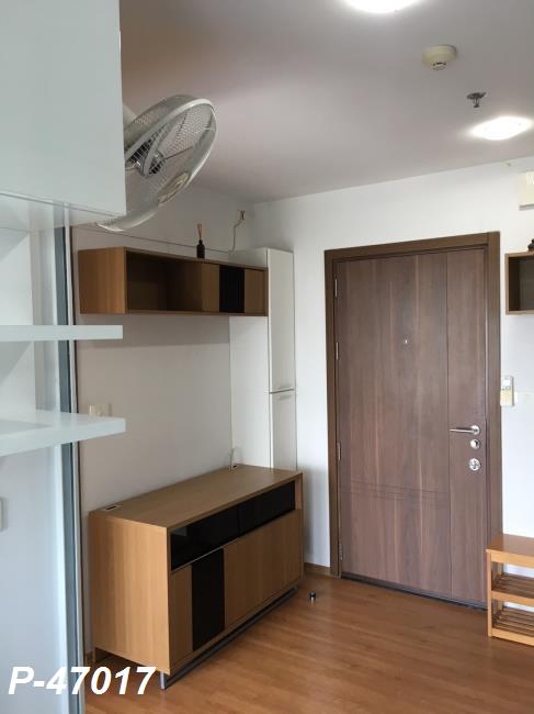 The Base Sukhumvit 77 มุมชั้นวางทีวี.jpg