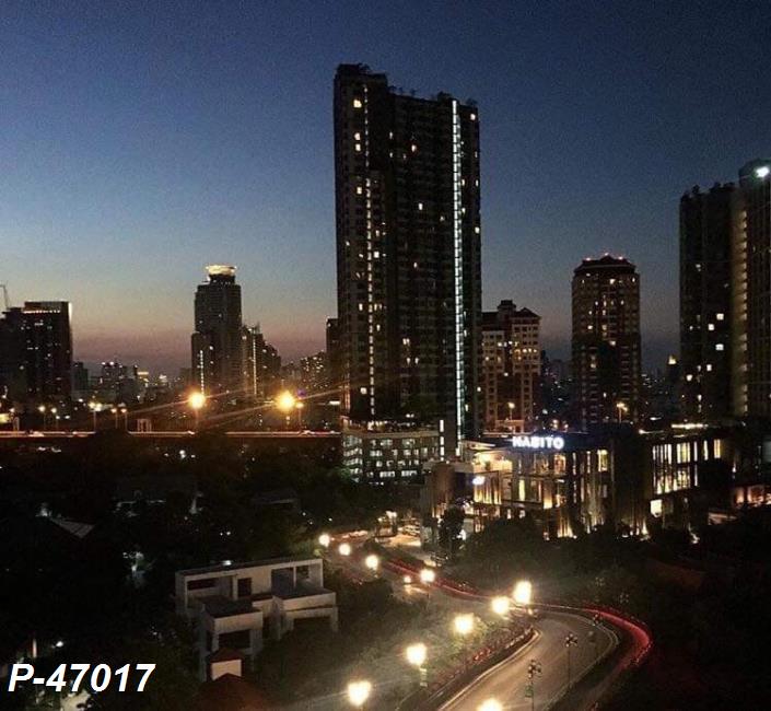 The Base Sukhumvit 77 วิวเมือง (กลางคืน).jpg
