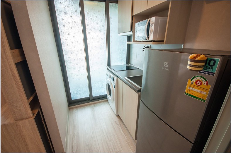 Ideo Mobi Sukhumvit Eastgate ครัว ตู้เย็น.jpg