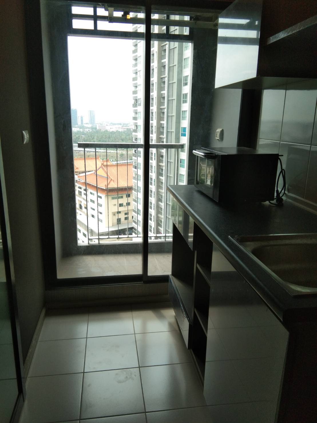 Aspire Sathorn-Taksin Copper Zone ครัว ระเบียง.jpg