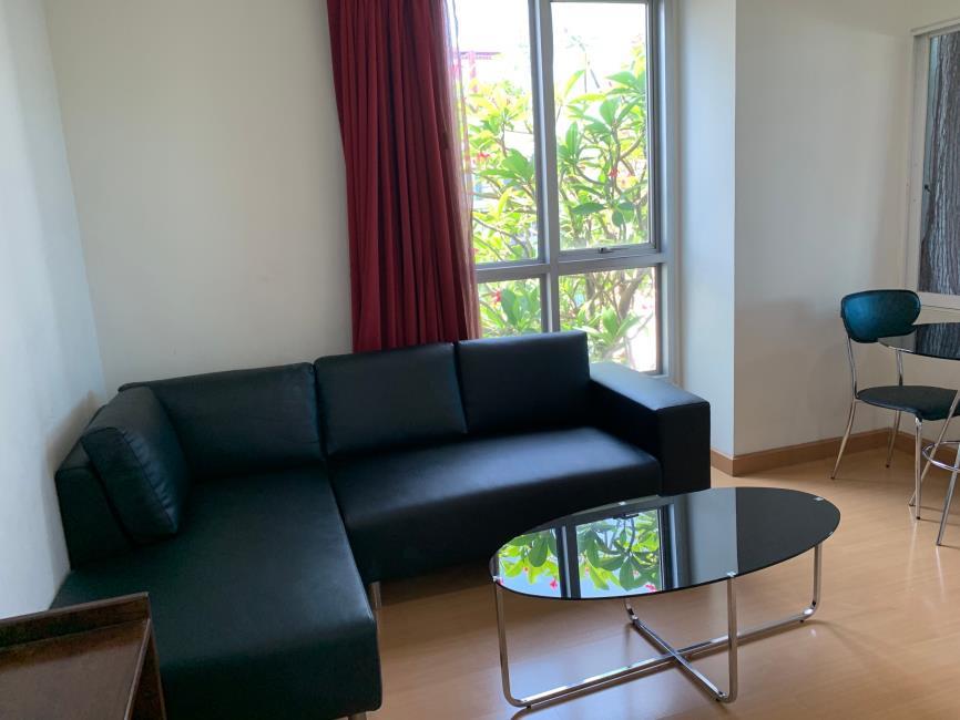 (ไลฟ์ แอท รัชดา-ห้วยขวาง) โซฟา.jpg