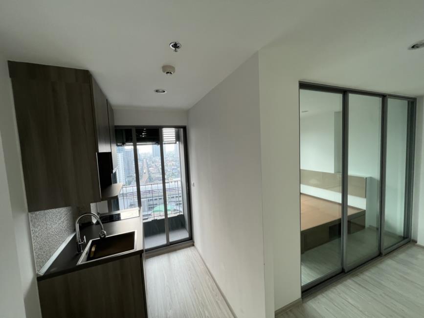 Ideo Mobi Bangsue Grand Interchange ครัว ห้องนอน.jpg