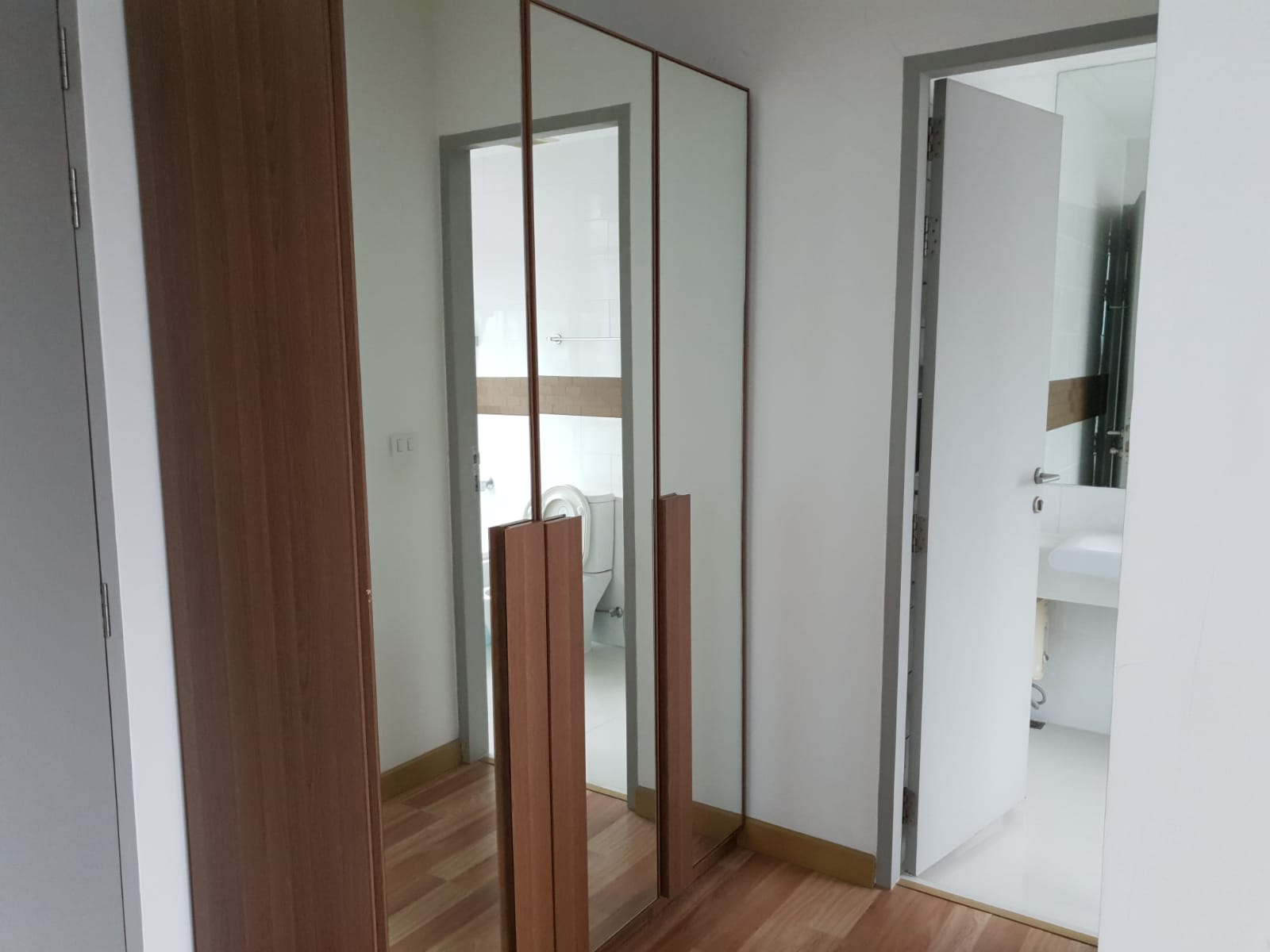 Ideo Verve Sukhumvit  ตู้เสื้อผ้า.jpg