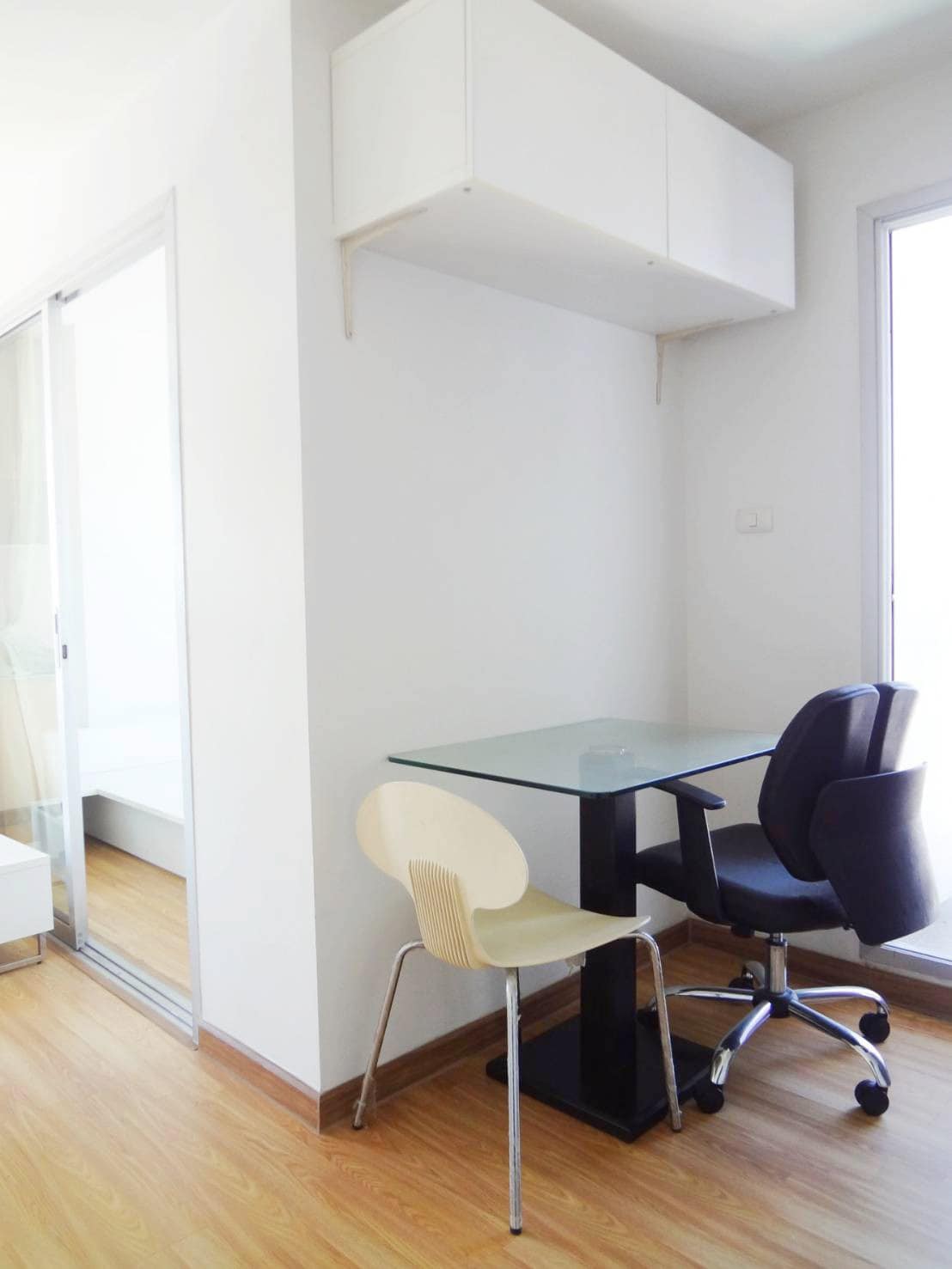 (เดอะ ทรัสต์ เรสซิเด้นซ์ รัชดา-พระราม 3) โต๊ะทำงาน.jpg