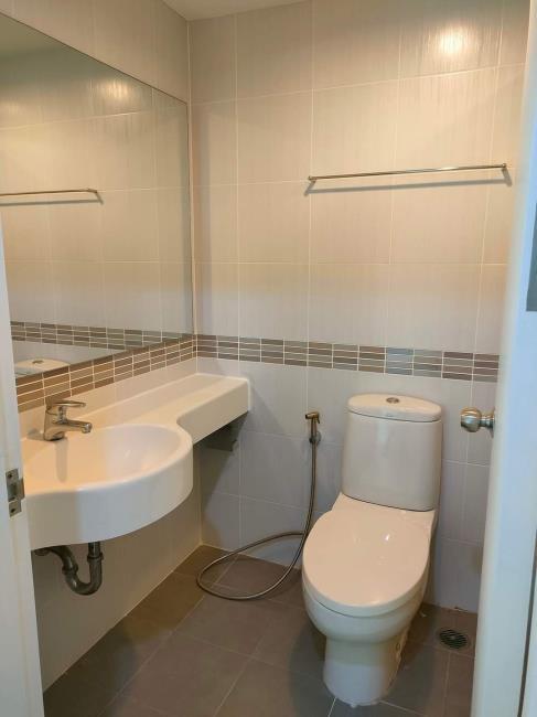 (ลุมพินี เพลส ศรีนครินทร์-หัวหมาก สเตชั่น) ห้องน้ำ.jpg