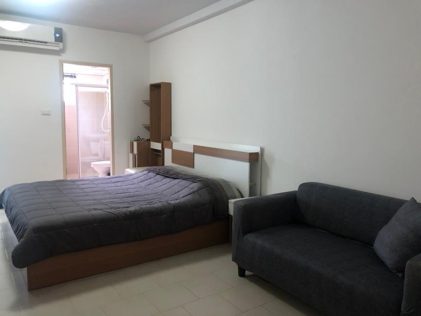 Supalai City Resort Ratchada-Huaykwang  เตียงนอน  โซฟา.jpg