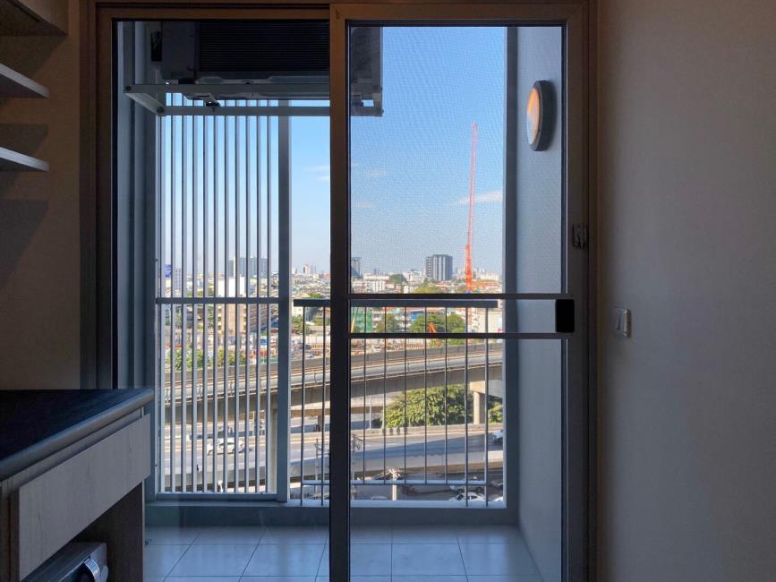 Aspire Sathorn Thapra ระเบียง.jpg