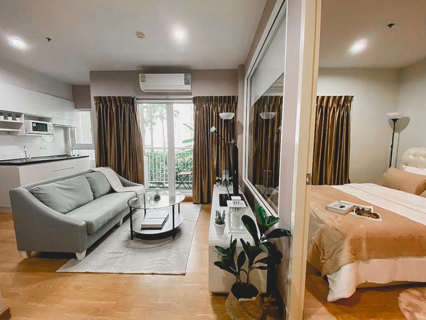 The Parkland Grand Taksin โซฟา เตียง.jpg