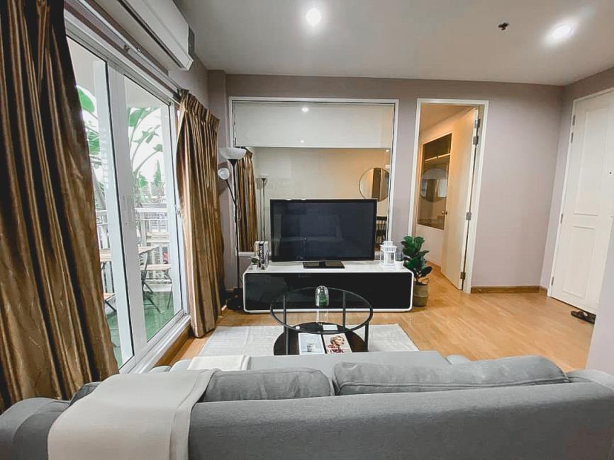 The Parkland Grand Taksin ทีวี.jpg