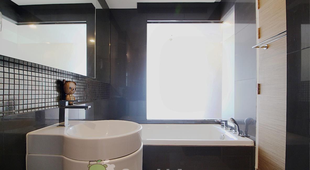 Rhythm Sukhumvit  ห้องอาบน้ำ.jpg