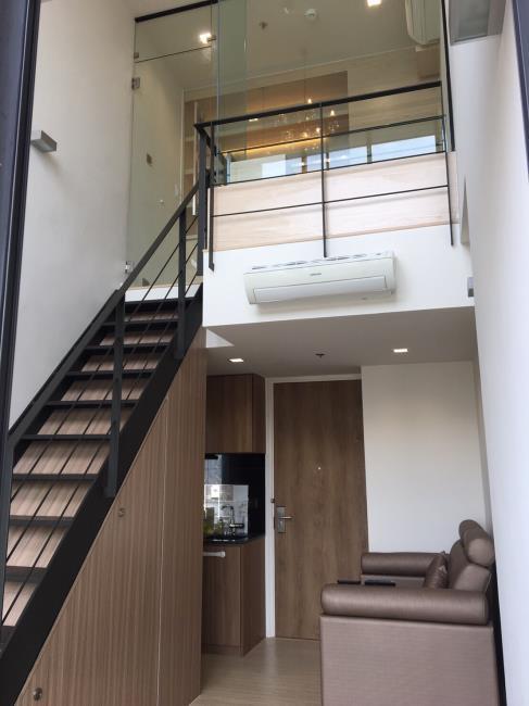 Than Living Ratchada - Prachautit บันได.jpg