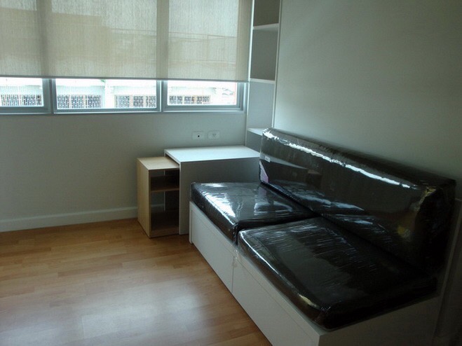 My Condo Sathorn - Taksin โซฟา.jpg