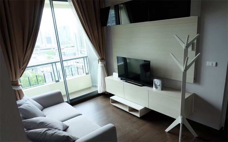 Q Asoke ทีวี โซฟา.jpg